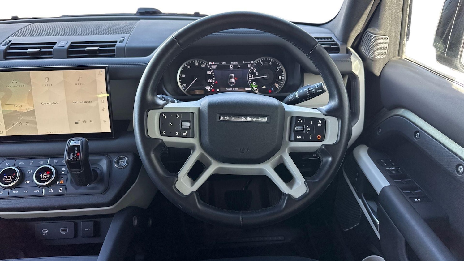 Used Land Rover Defender 2023 for sale - 76985238: Photo 16