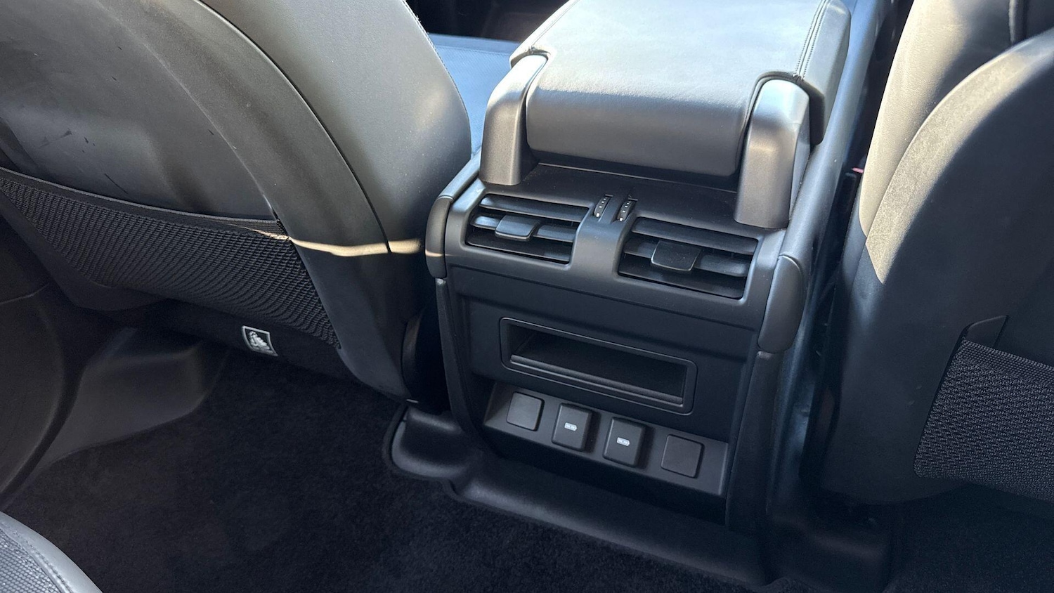 Used Land Rover Defender 2023 for sale - 76985238: Photo 19