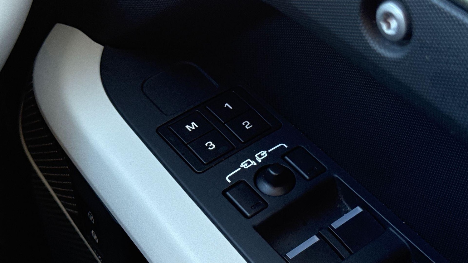 Used Land Rover Defender 2023 for sale - 76985238: Photo 24