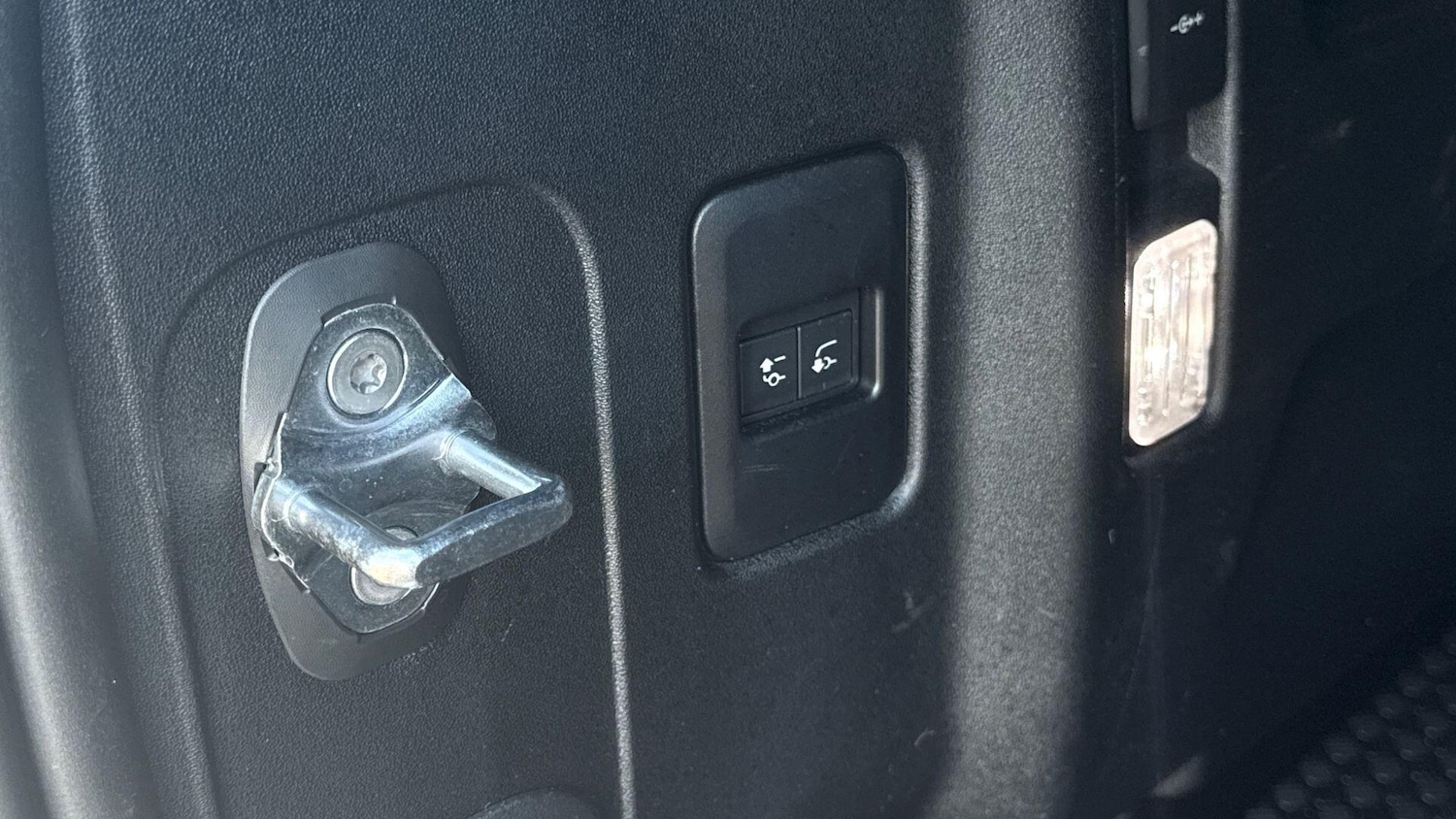 Used Land Rover Defender 2023 for sale - 76985238: Photo 26