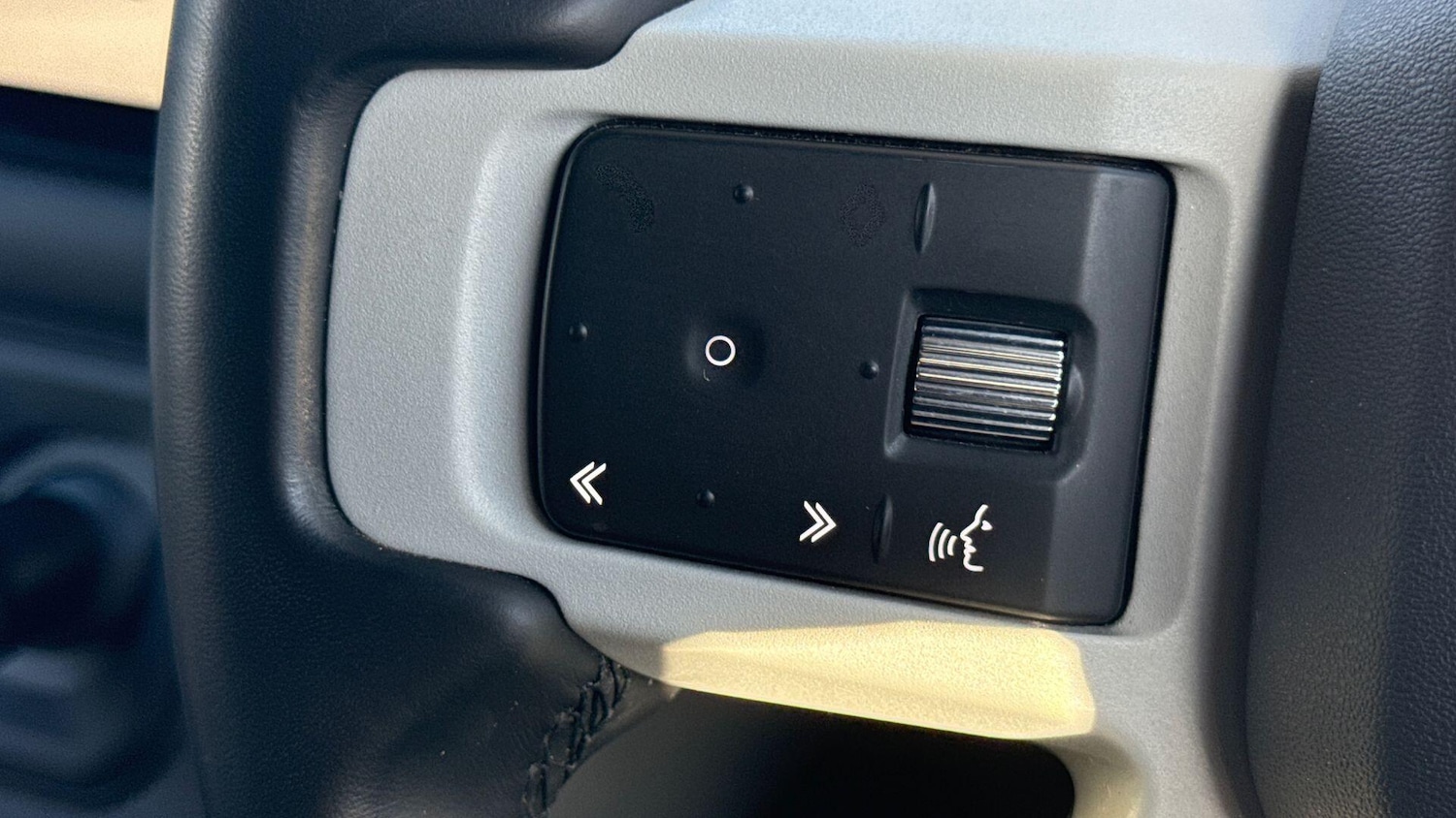 Used Land Rover Defender 2023 for sale - 76985238: Photo 28