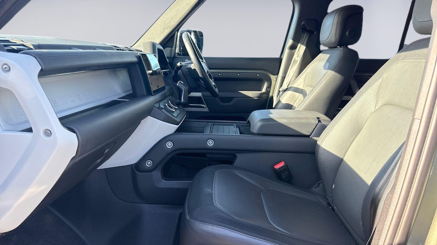 Used Land Rover Defender 2023 for sale - 76985238: Photo 3