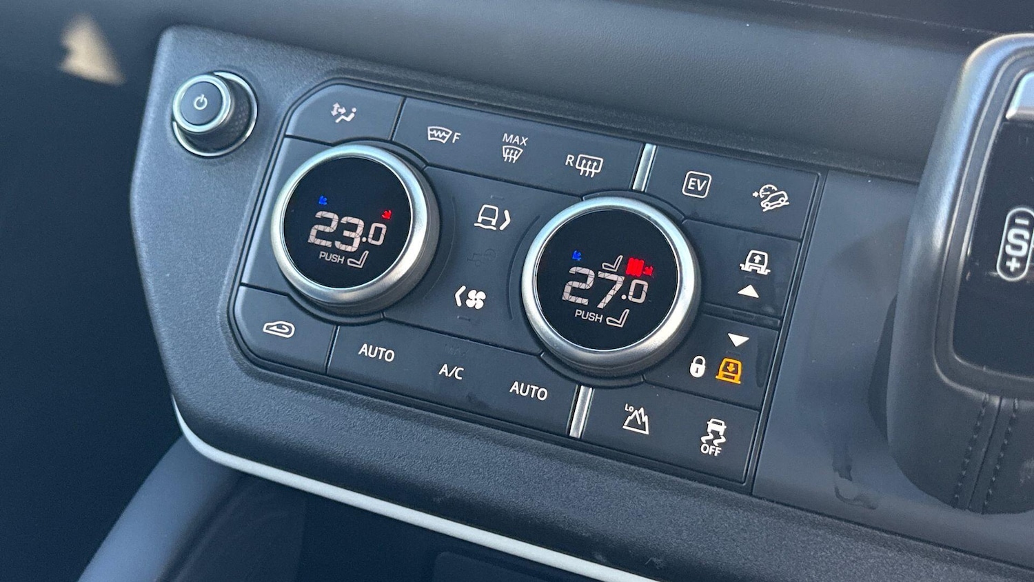 Used Land Rover Defender 2023 for sale - 76985238: Photo 31