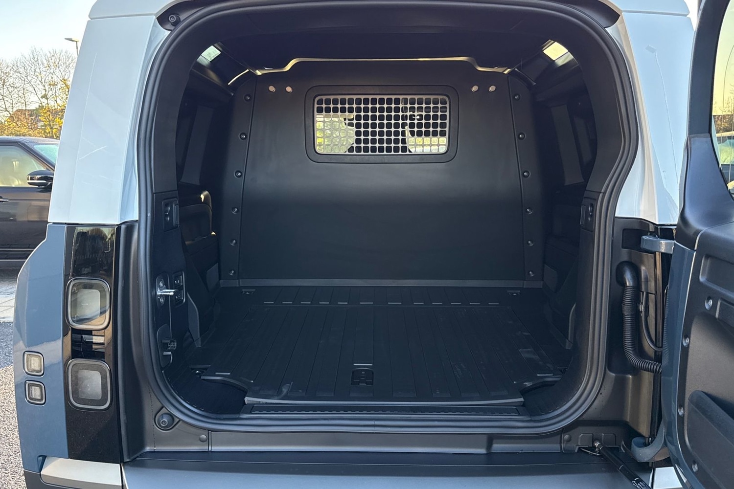 Used Land Rover Defender 2025 for sale - 76697651: Photo 11