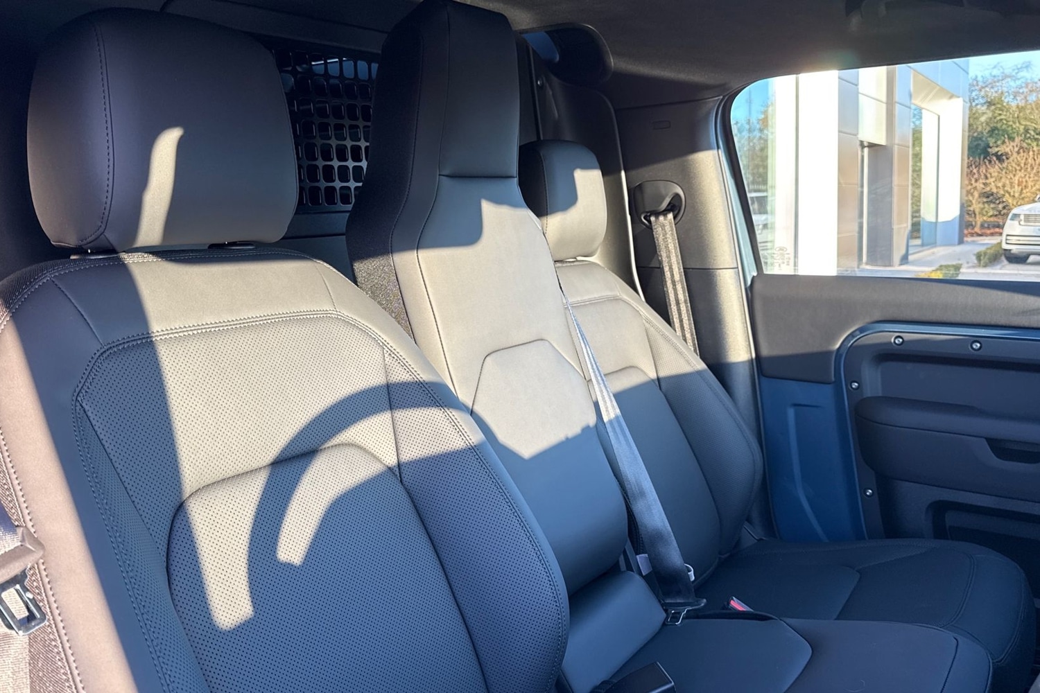 Used Land Rover Defender 2025 for sale - 76697651: Photo 22