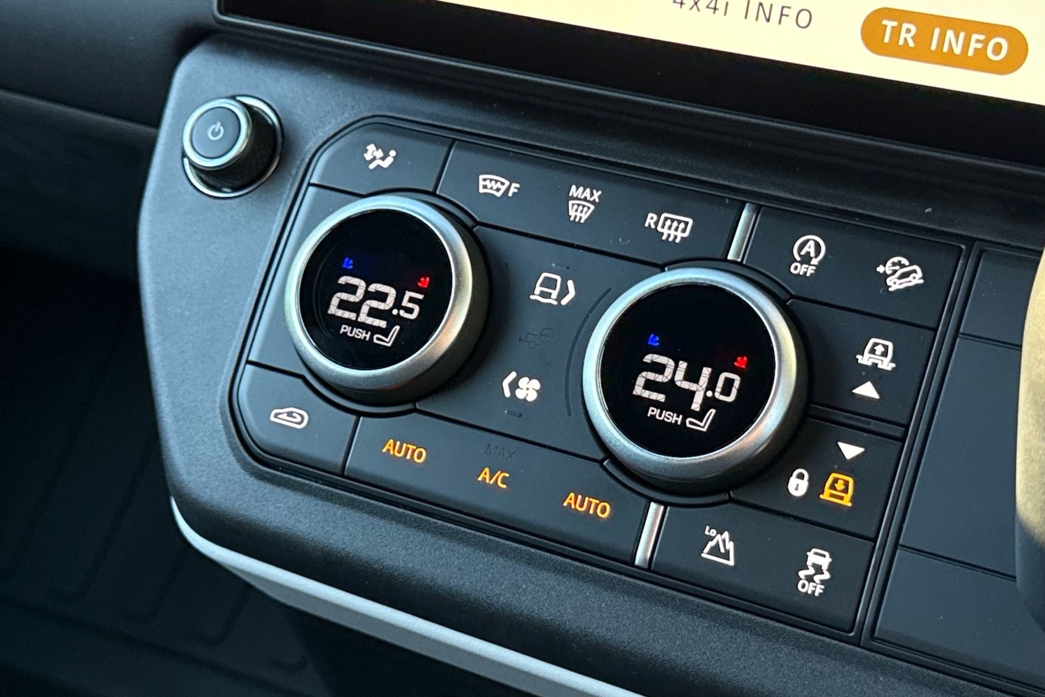 Used Land Rover Defender 2025 for sale - 76697651: Photo 23