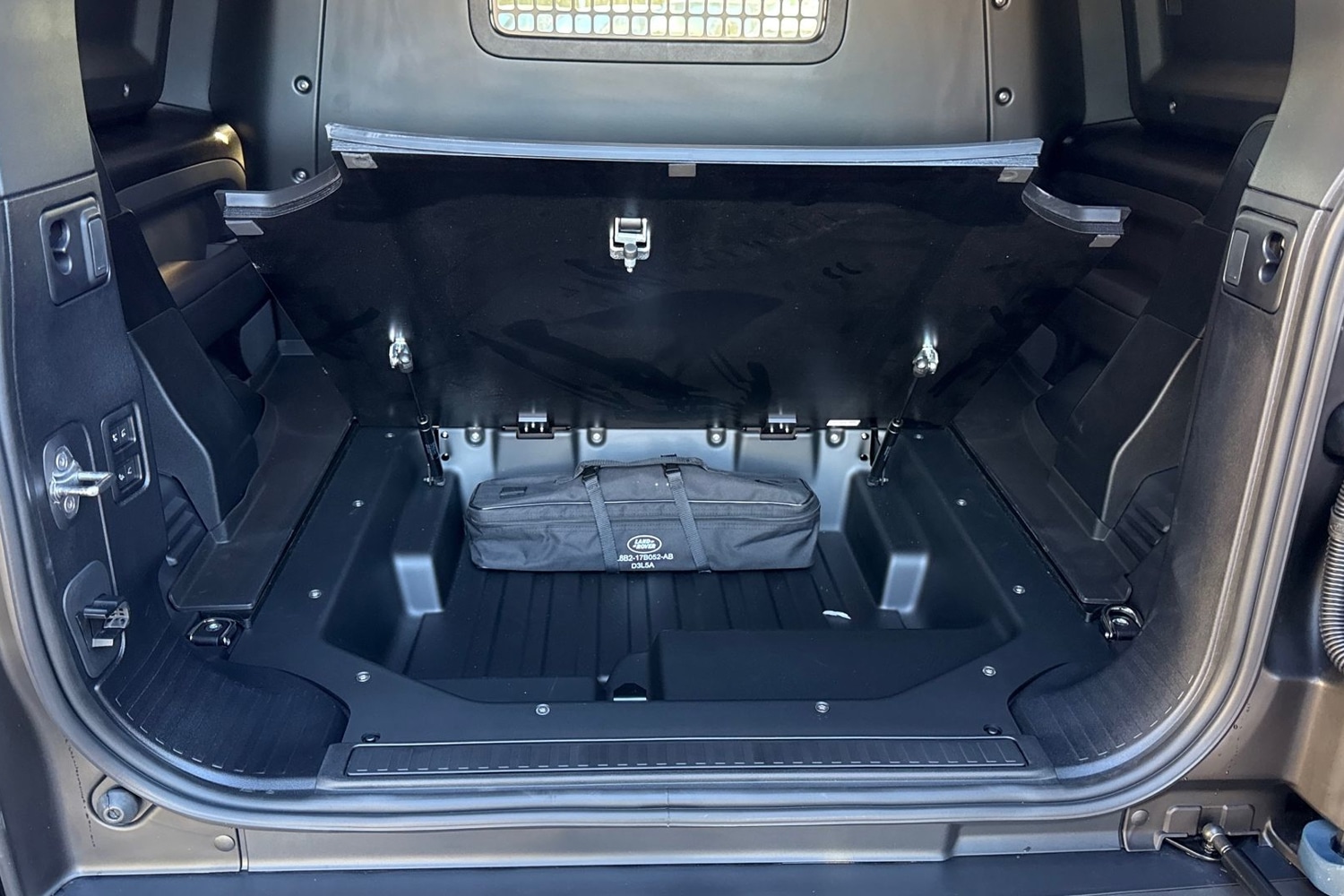 Used Land Rover Defender 2025 for sale - 76697651: Photo 33