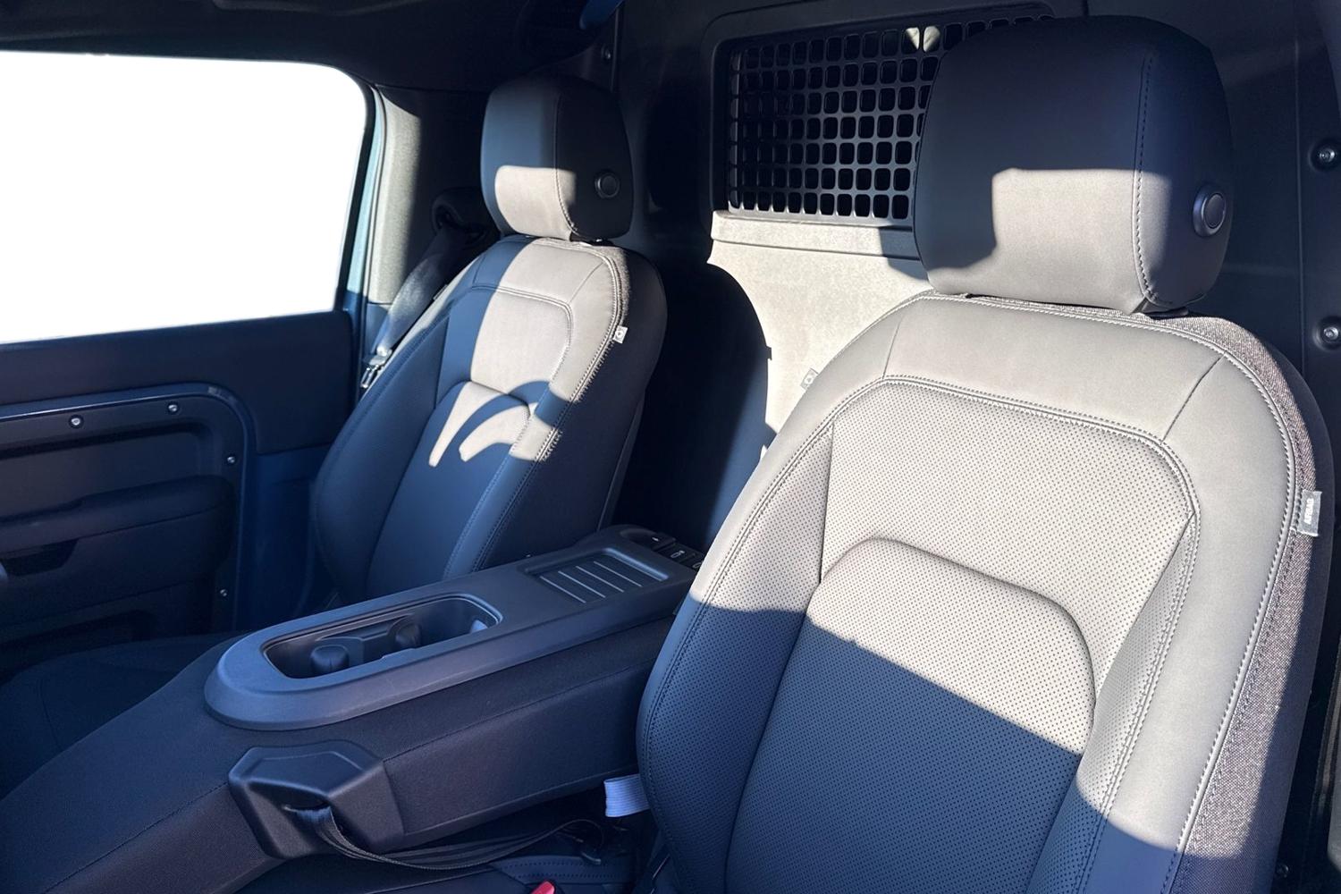 Used Land Rover Defender 2025 for sale - 76697651: Photo 4