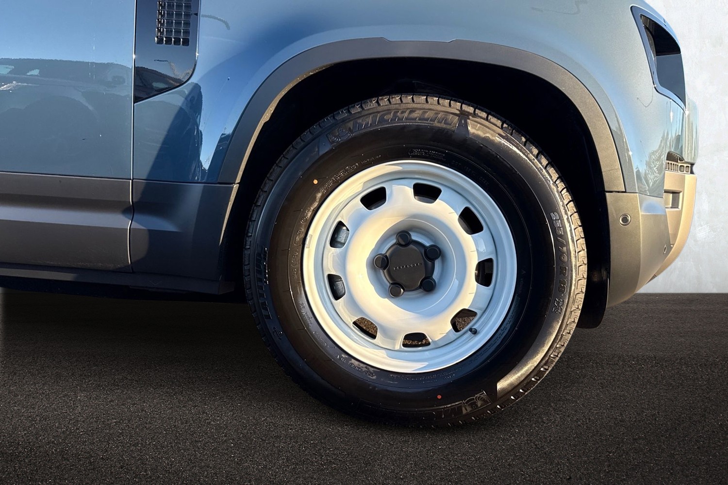 Used Land Rover Defender 2025 for sale - 76697651: Photo 9