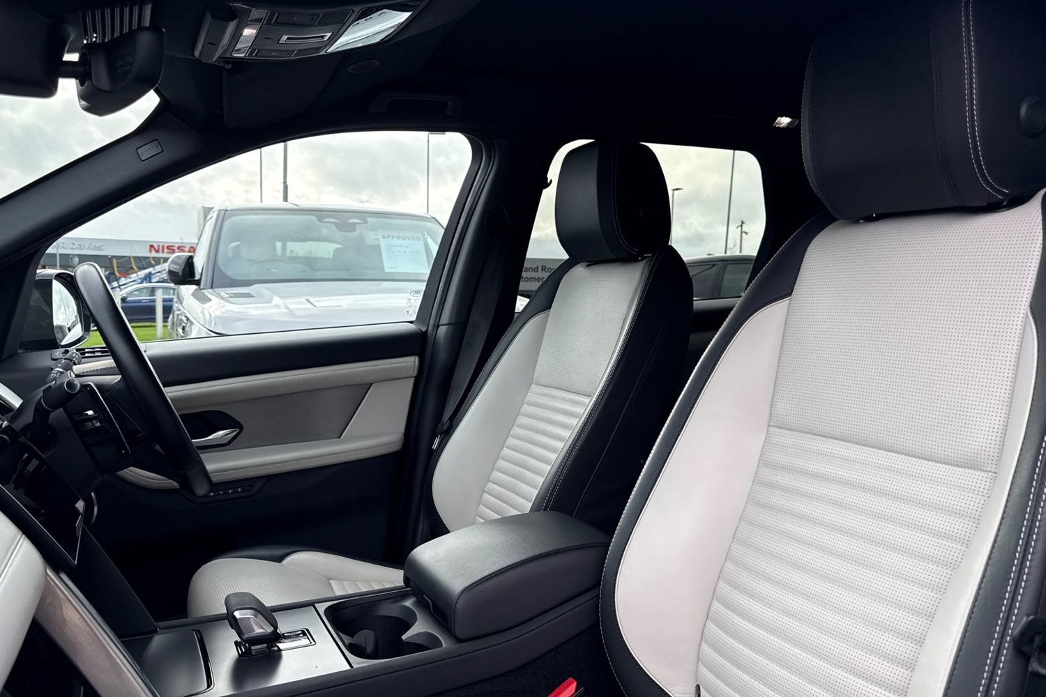 Used Land Rover Discovery Sport 2024 for sale - 76460946: Photo 32