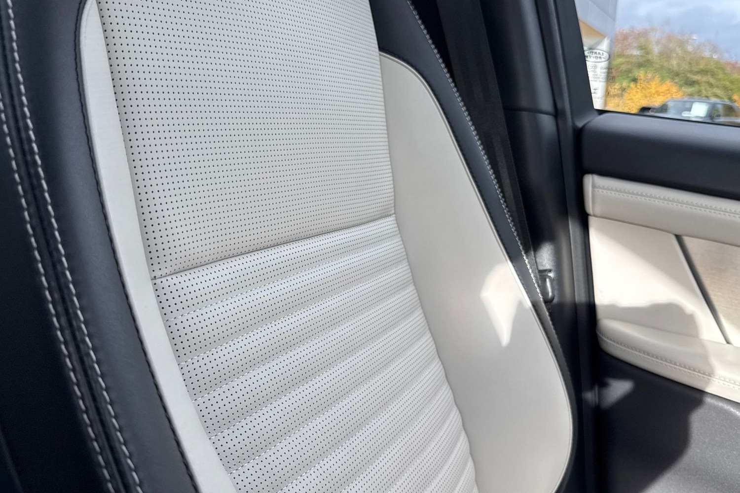 Used Land Rover Discovery Sport 2024 for sale - 76460946: Photo 46