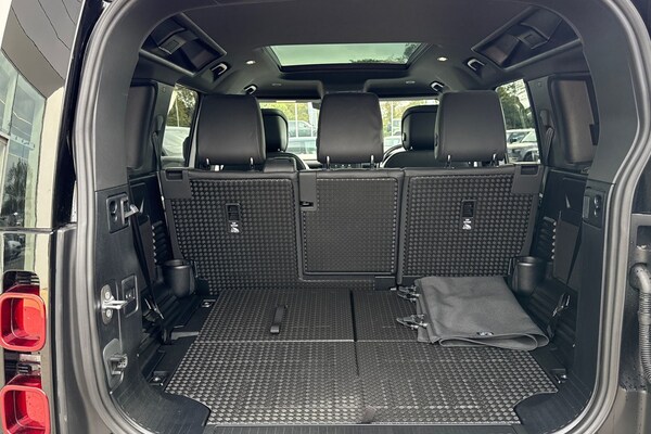 Used Land Rover Defender 110 2024 for sale - 76128550: Photo 11