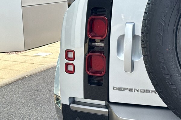 Used Land Rover Defender 110 2024 for sale - 76128550: Photo 20