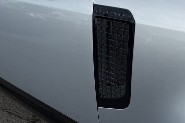 Used Land Rover Defender 110 2024 for sale - 76128550: Photo 28