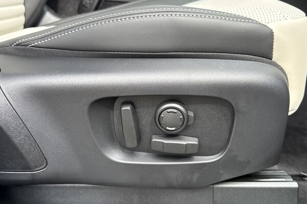 Used Land Rover Discovery 2025 for sale - 75787418: Photo 25