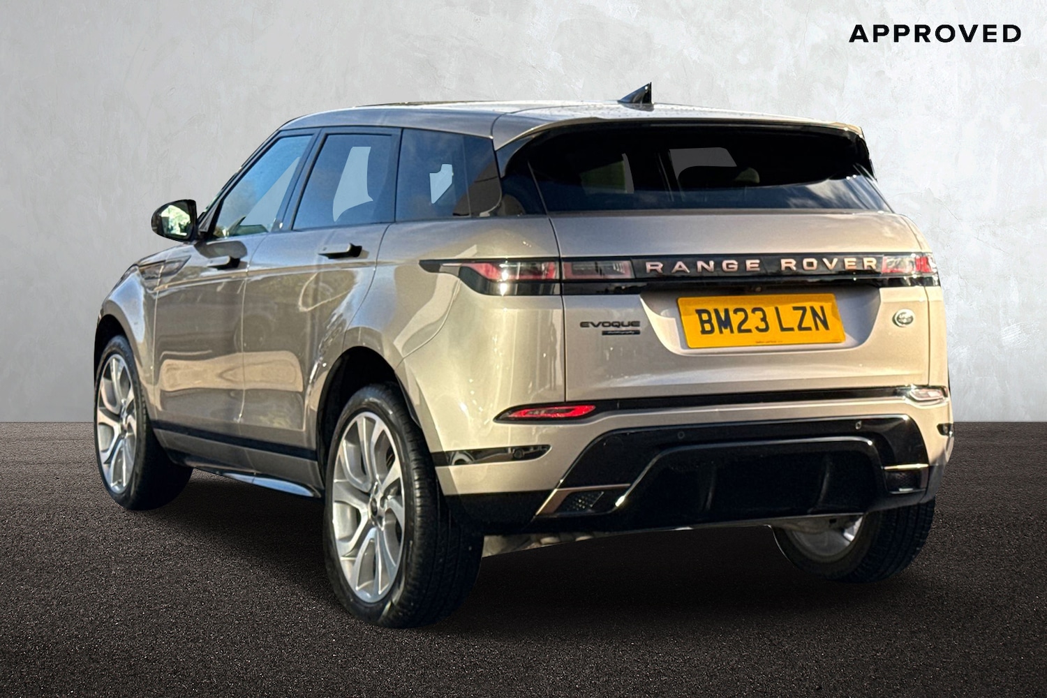 Used Land Rover Range Rover Evoque 2023 for sale - 76364597: Photo 2