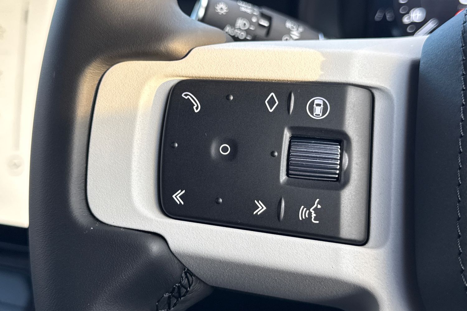 Used Land Rover Defender 110 2026 for sale - 78122406: Photo 17