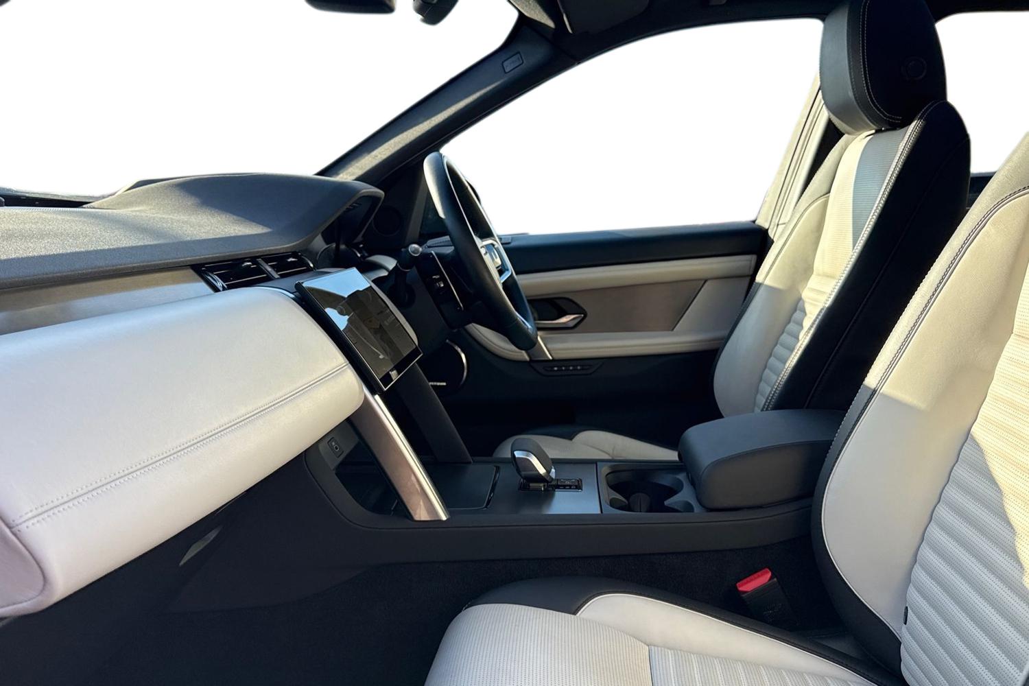 Used Land Rover Discovery Sport 2024 for sale - 76789559: Photo 3