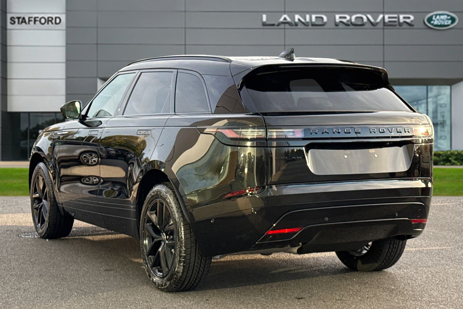 Used Land Rover Range Rover Velar 2026 for sale - 77348337: Photo 2