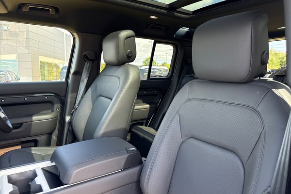 Used Land Rover Defender 110 2025 for sale - 75524925: Photo 11