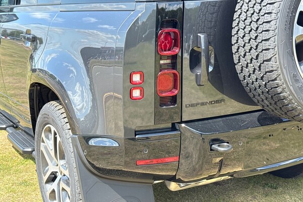 Used Land Rover Defender 110 2025 for sale - 75524925: Photo 31
