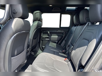 Used Land Rover Defender 110 2025 for sale - 75524925: Photo
