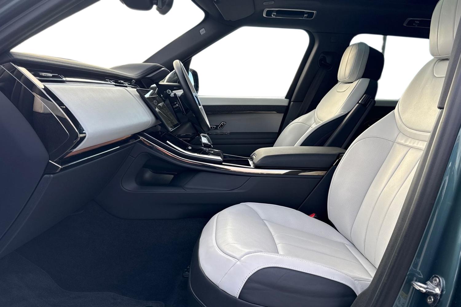 Used Land Rover Range Rover Sport 2024 for sale - 76636944: Photo 3