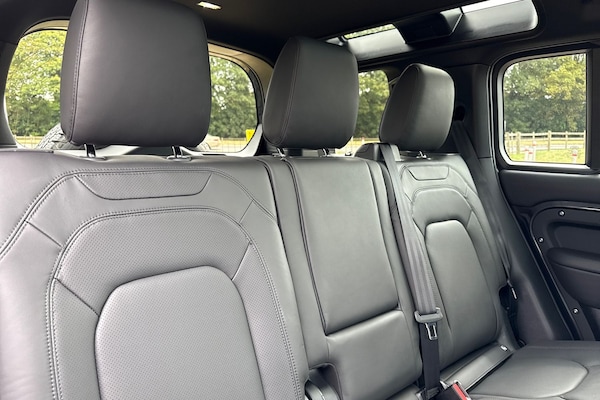 Used Land Rover Defender 110 2025 for sale - 75525086: Photo 12