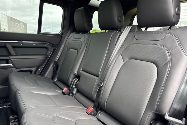 Used Land Rover Defender 110 2025 for sale - 75525086: Photo 13