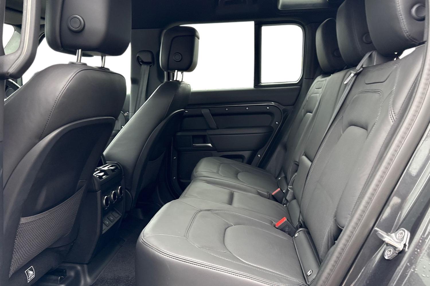 Used Land Rover Defender 2025 for sale - 77415347: Photo 4