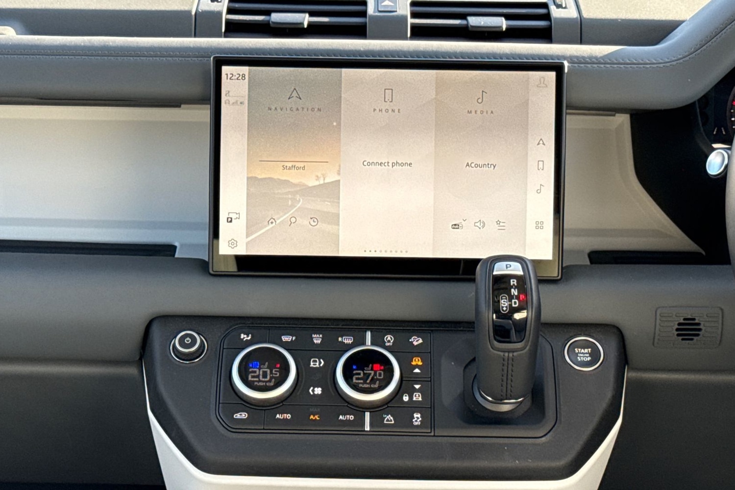 Used Land Rover Defender 90 2025 for sale - 76649216: Photo 14