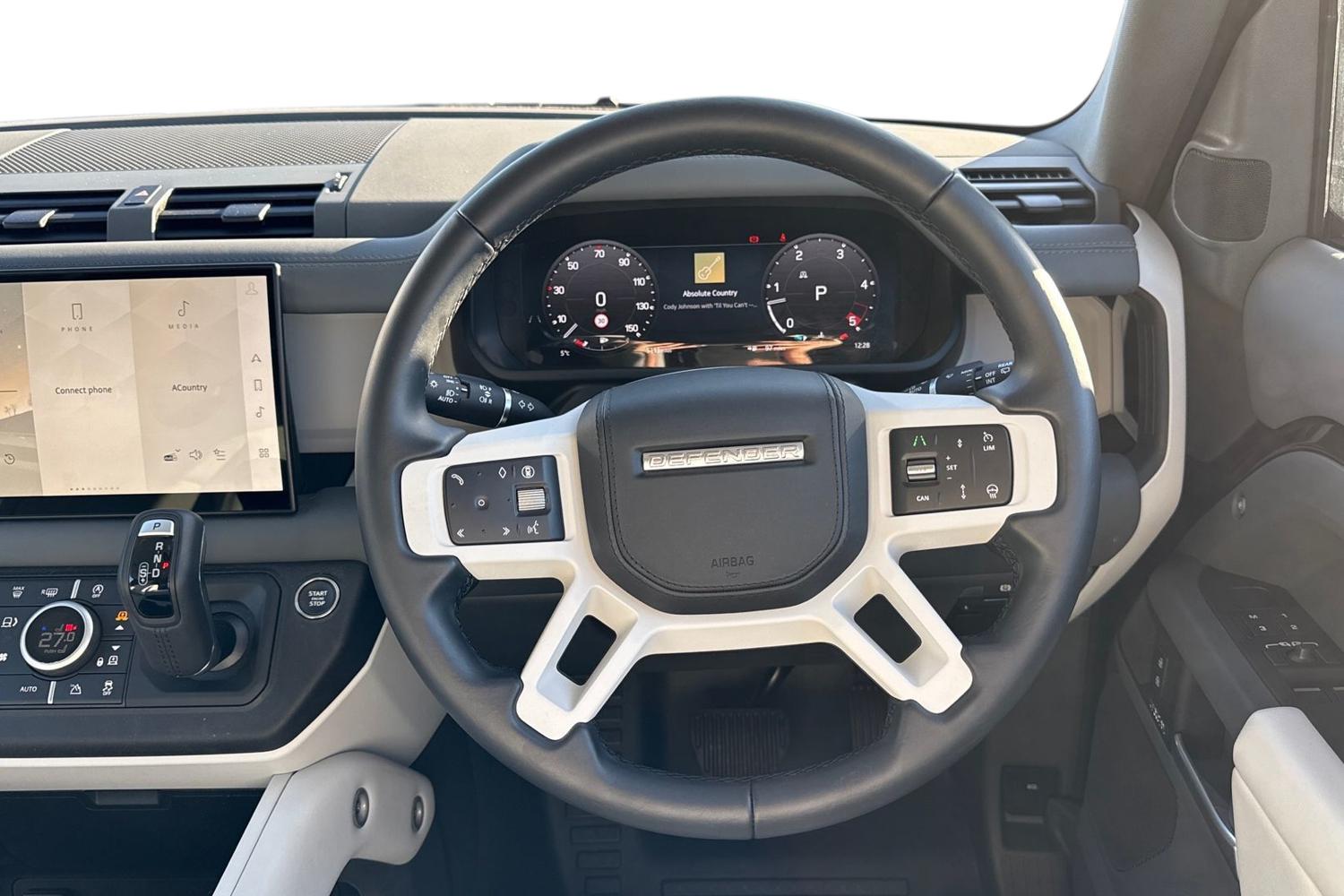 Used Land Rover Defender 90 2025 for sale - 76649216: Photo 15