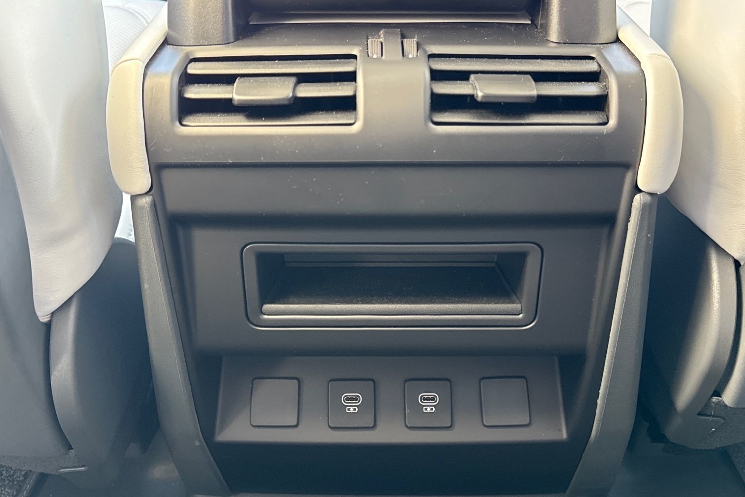 Used Land Rover Defender 90 2025 for sale - 76649216: Photo 18