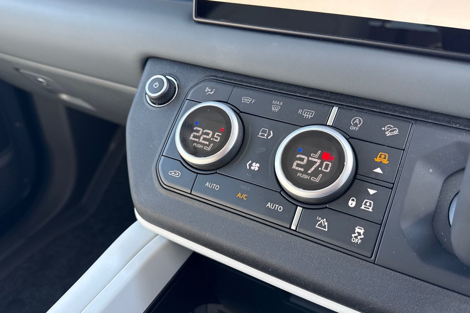 Used Land Rover Defender 90 2025 for sale - 76649216: Photo 22