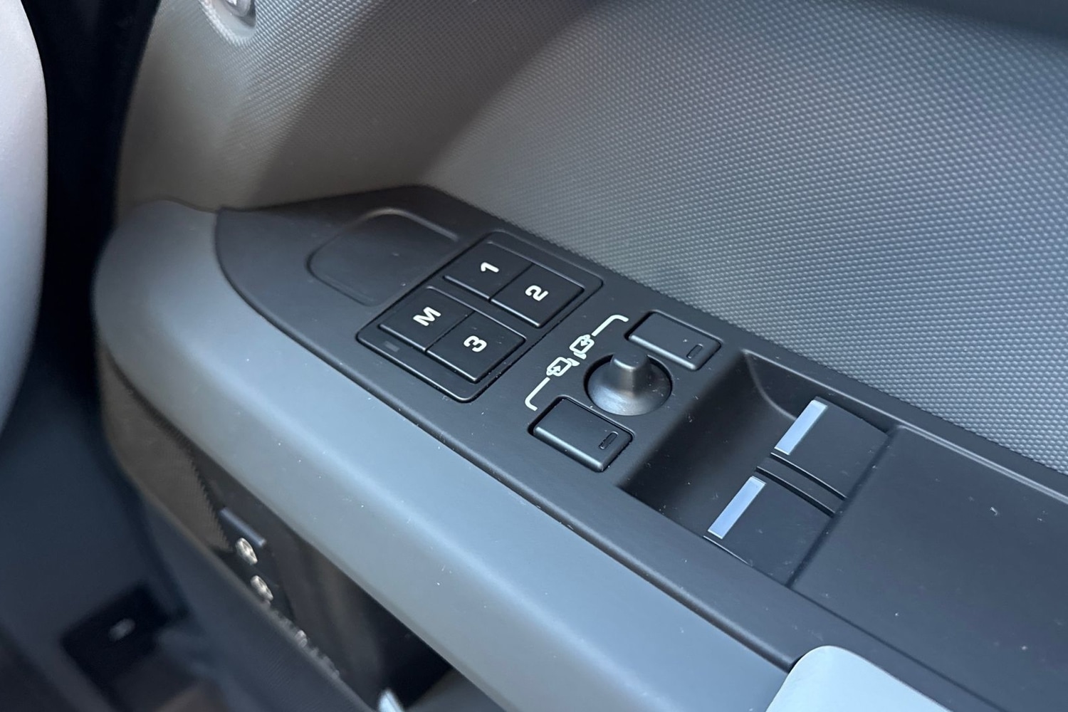 Used Land Rover Defender 90 2025 for sale - 76649216: Photo 25