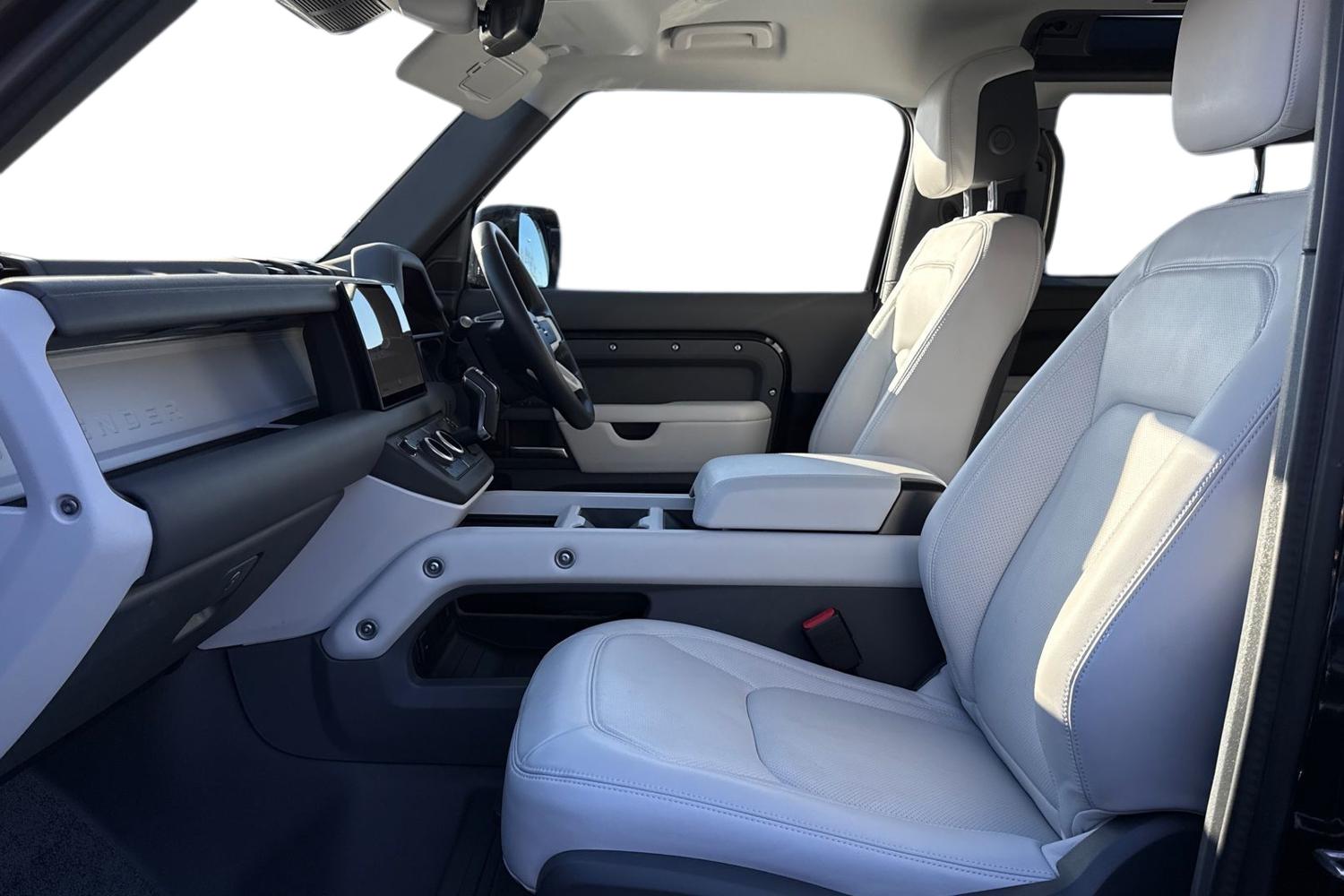 Used Land Rover Defender 90 2025 for sale - 76649216: Photo 3