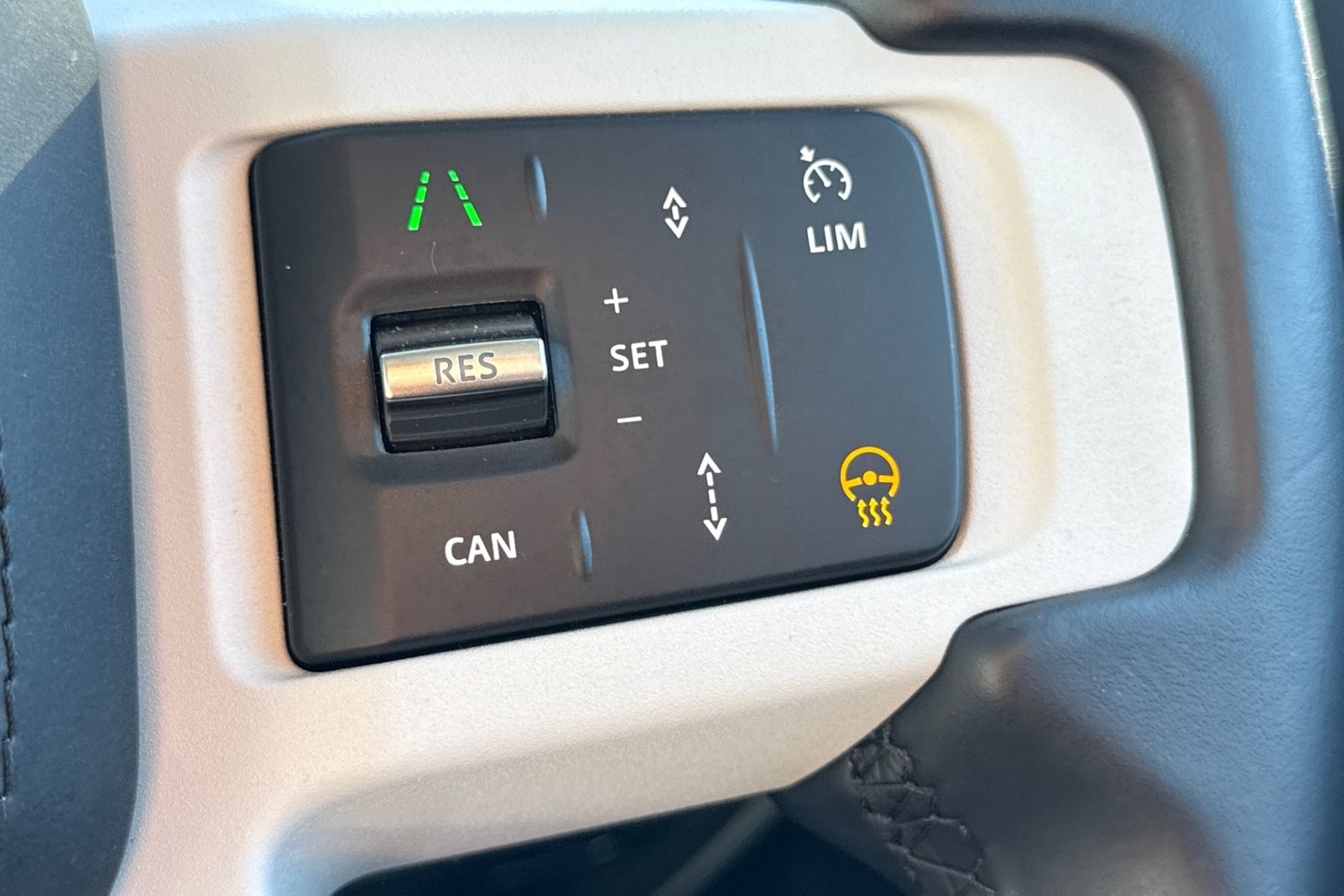 Used Land Rover Defender 90 2025 for sale - 76649216: Photo 32