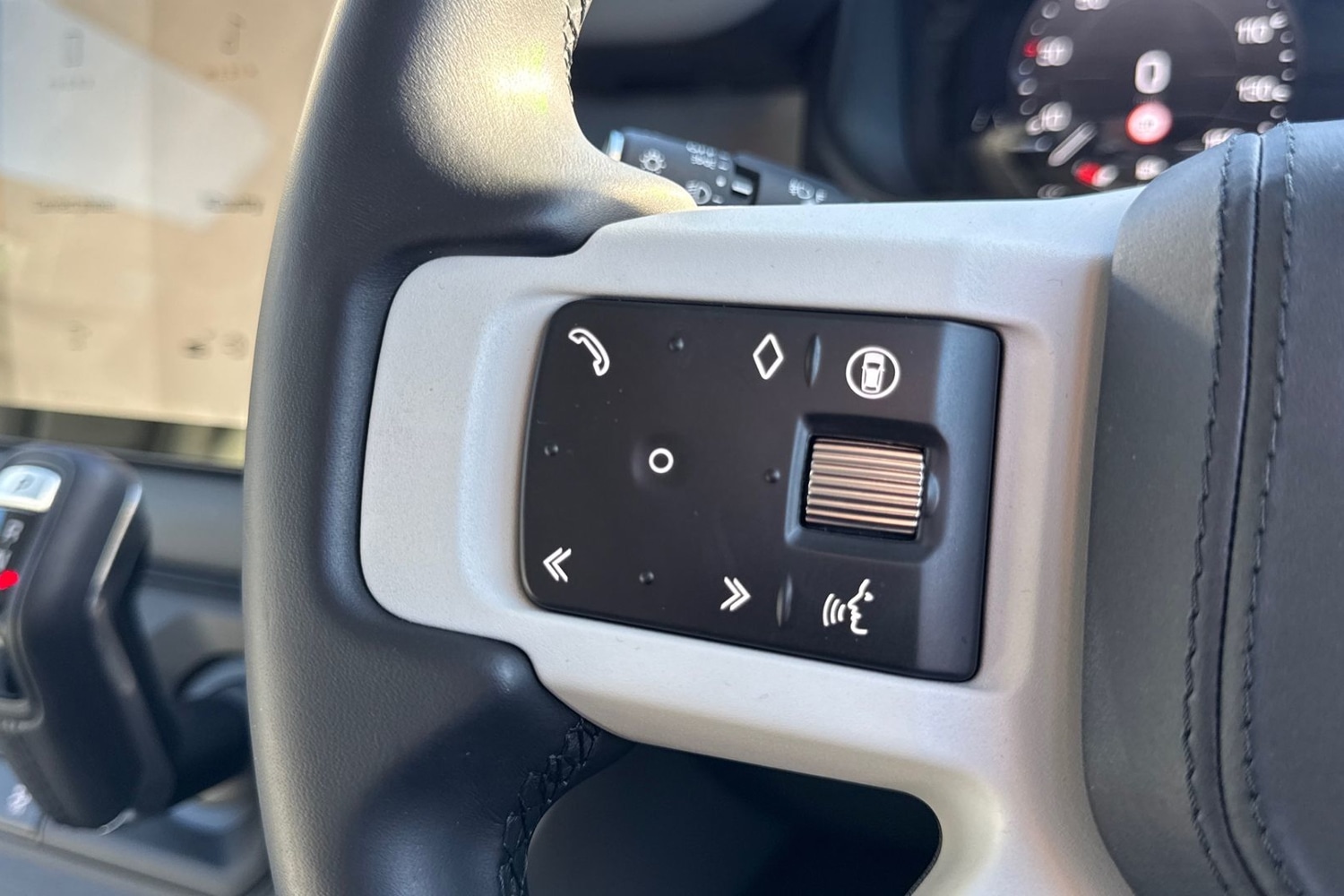 Used Land Rover Defender 90 2025 for sale - 76649216: Photo 33