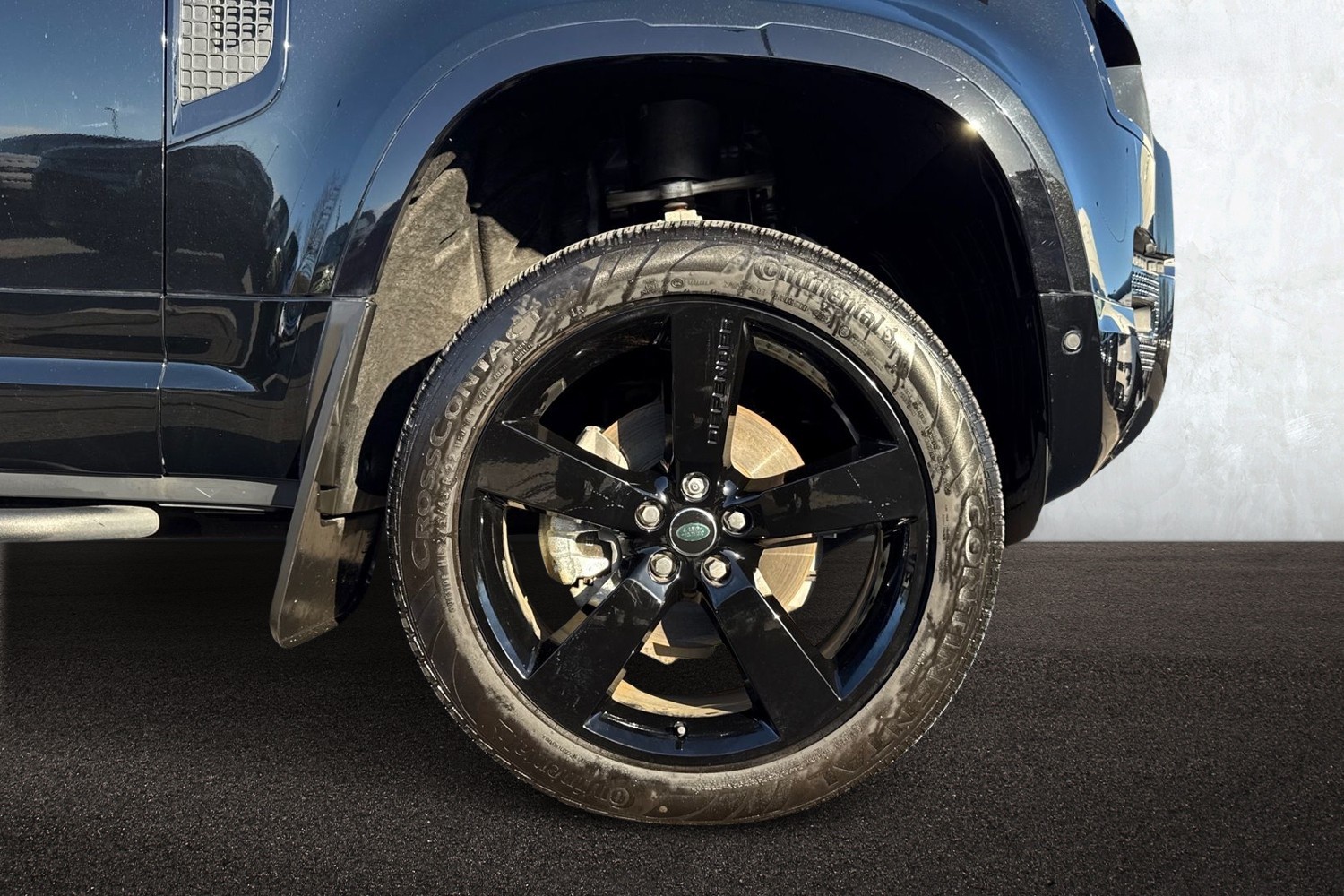 Used Land Rover Defender 90 2025 for sale - 76649216: Photo 8