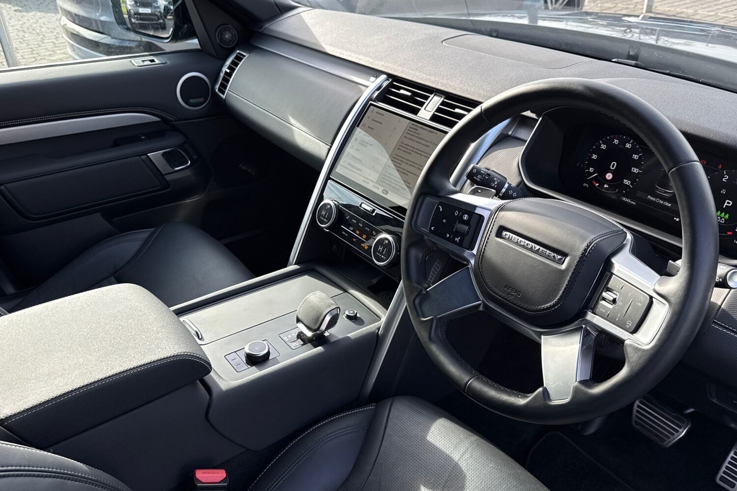 Used Land Rover Discovery 2025 for sale - 77620530: Photo 32