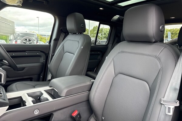 Used Land Rover Defender 110 2025 for sale - 75787251: Photo 11