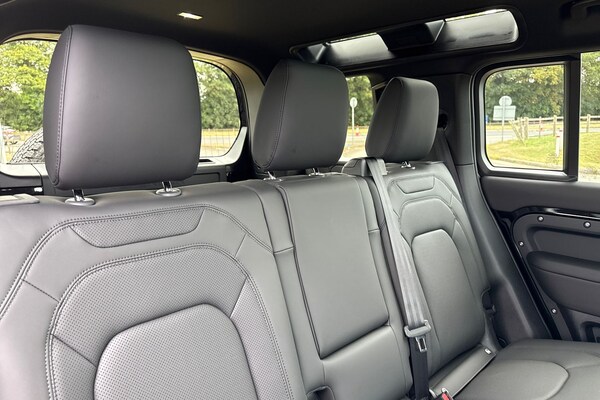 Used Land Rover Defender 110 2025 for sale - 75787251: Photo 12