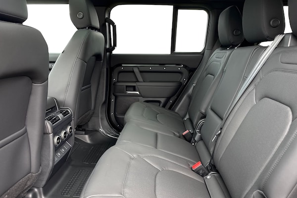 Used Land Rover Defender 110 2025 for sale - 75787251: Photo 4