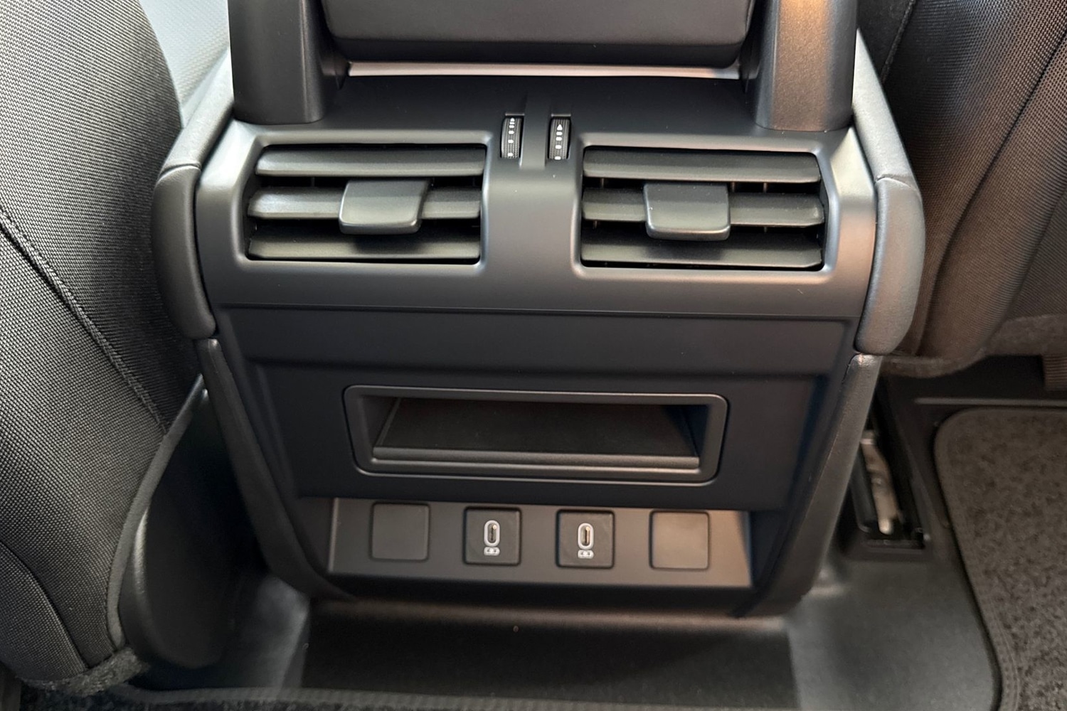 Used Land Rover Defender 90 2026 for sale - 77236051: Photo 18