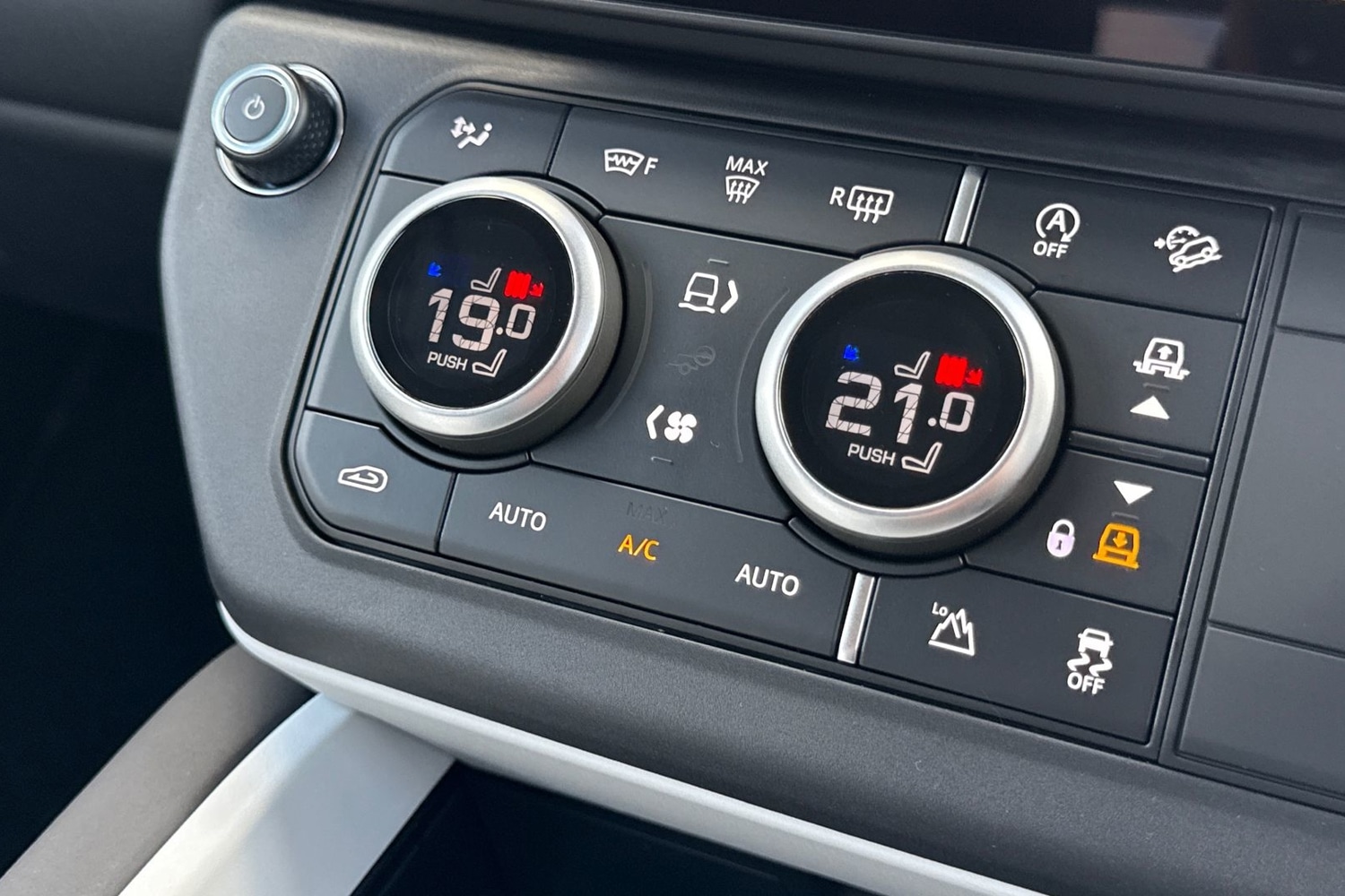 Used Land Rover Defender 90 2026 for sale - 77236051: Photo 22