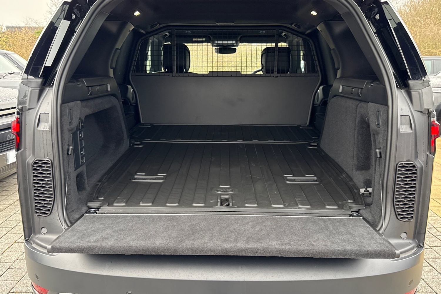 Used Land Rover Discovery 2026 for sale - 77520315: Photo 10