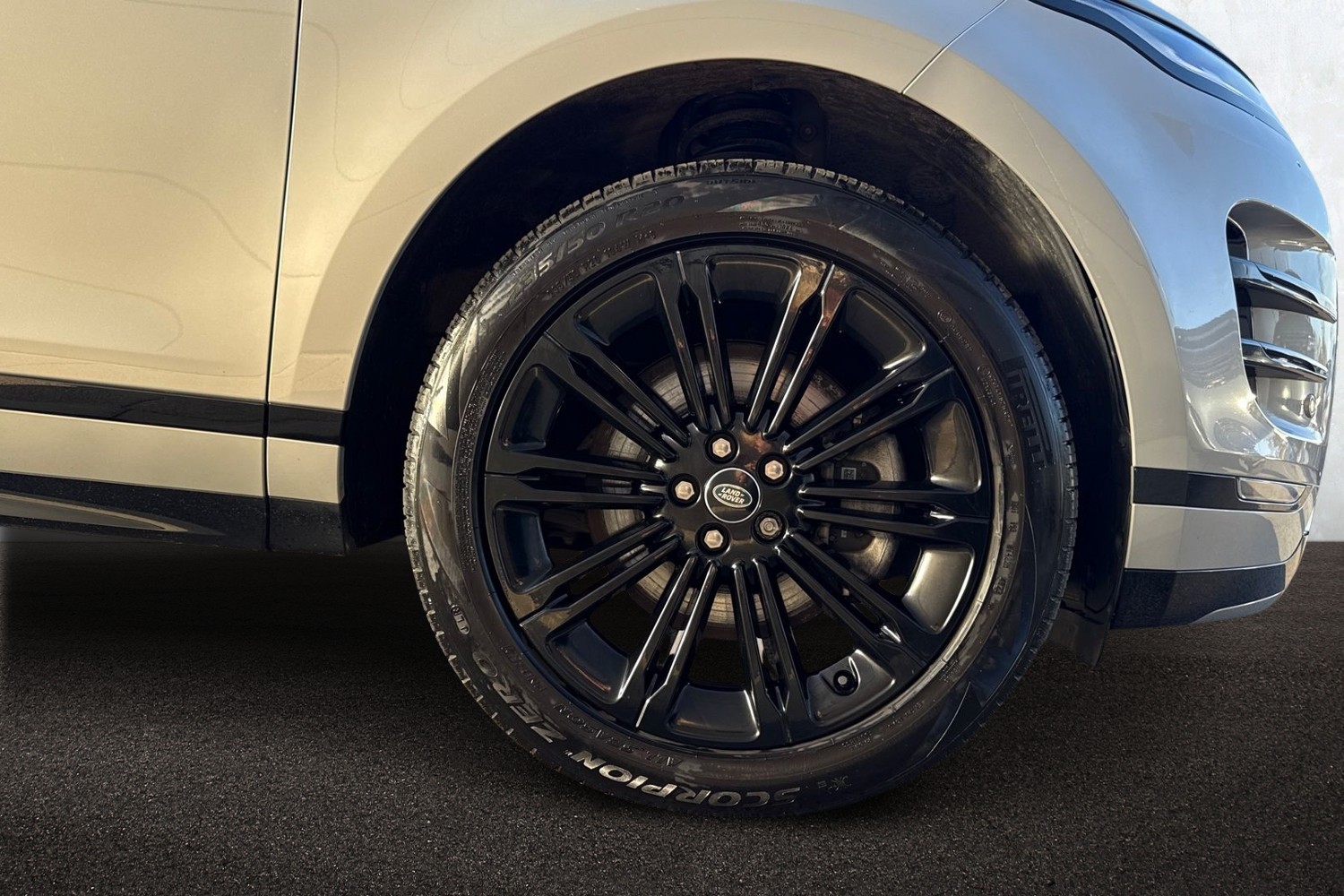 Used Land Rover Range Rover Evoque 2023 for sale - 76711772: Photo 9