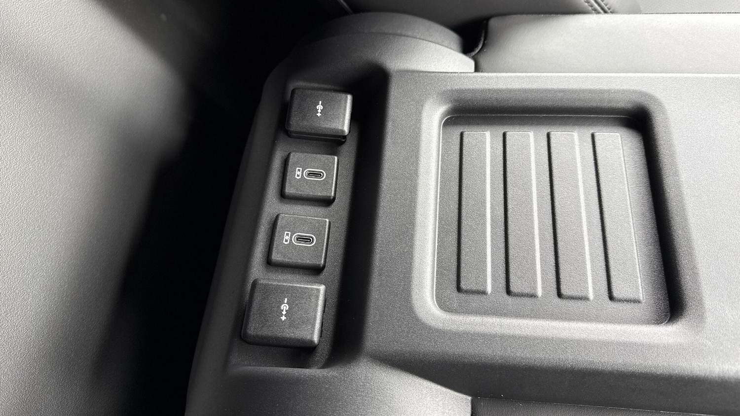 Used Land Rover Defender 110 2026 for sale - 78029484: Photo 8