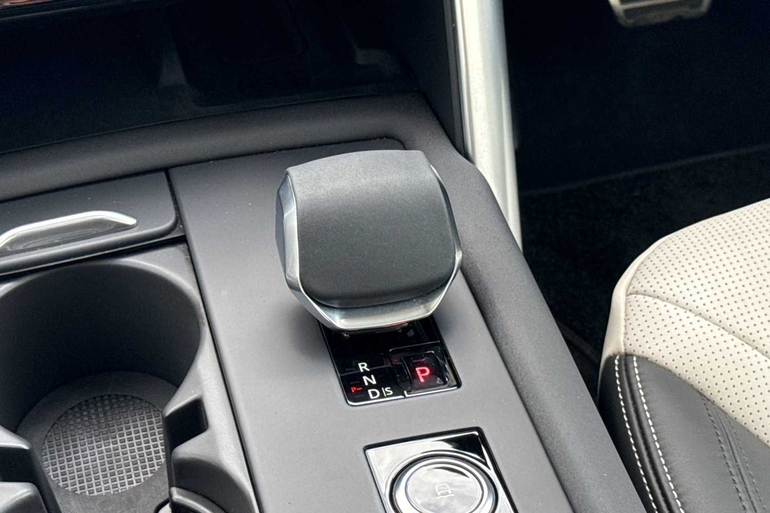 Used Land Rover Discovery 2025 for sale - 76902562: Photo 14