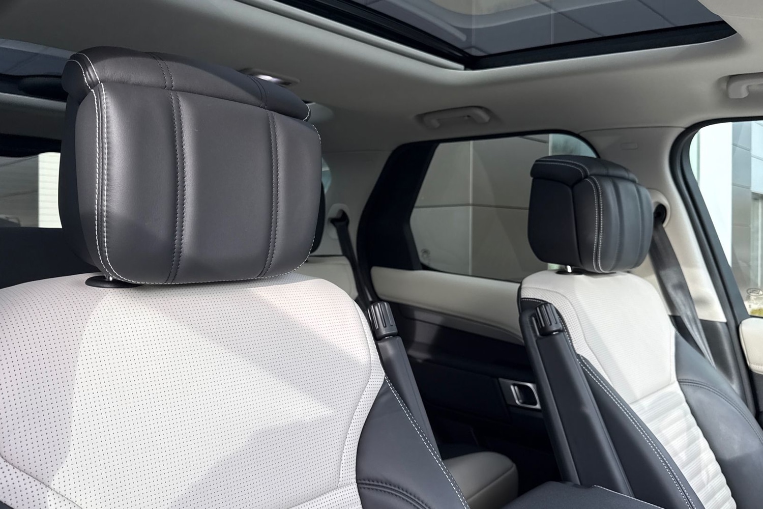 Used Land Rover Discovery 2025 for sale - 76902562: Photo 22